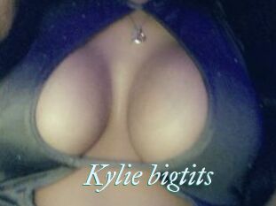 Kylie_bigtits