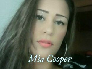 Mia_Cooper