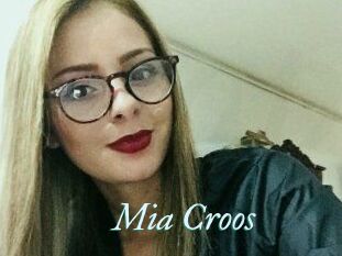 Mia_Croos